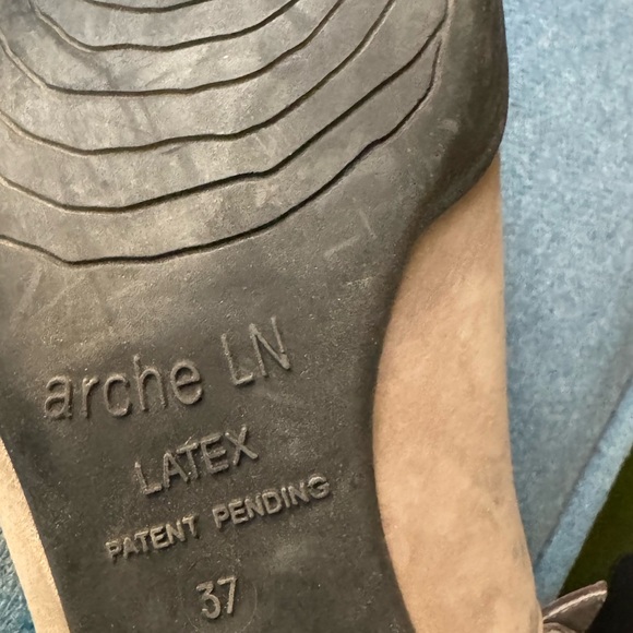 Grey Arche low heals. Arche is a French design. - Picture 4 of 9